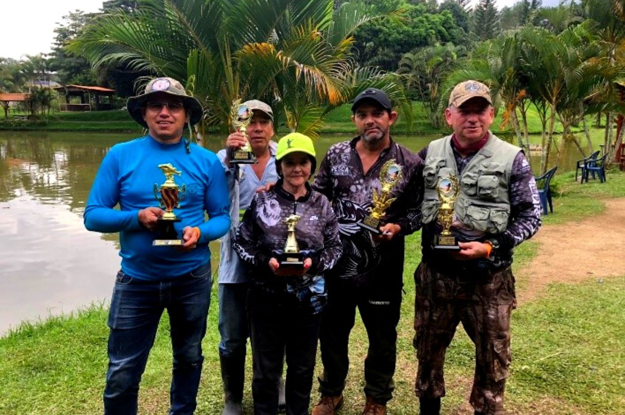 “Mamá e hijo, primeros en torneo regional de pesca deportiva”