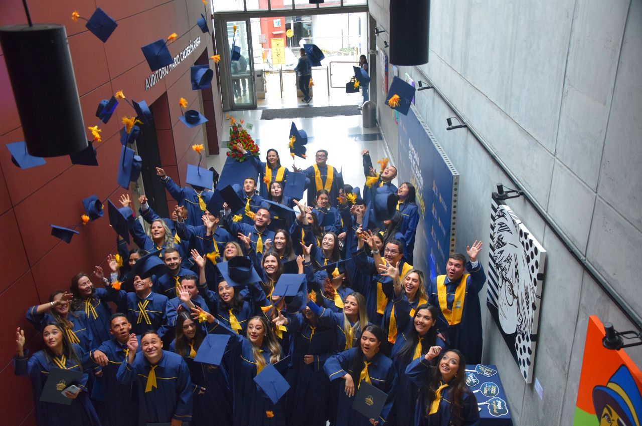  Graduados UAM ejercerán sus labores con idoneidad y ética