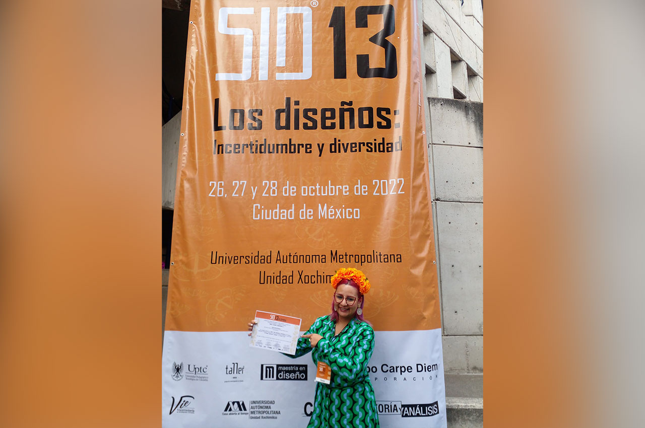 Docente UAM recibe reconocimiento por ponencia sobre moda colombiana en México