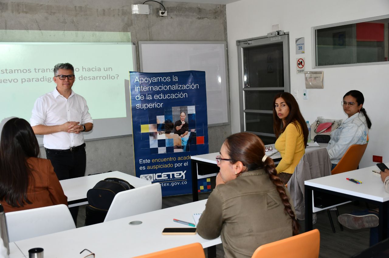 Experto chileno impartió curso sobre Planificación Estratégica Territorial