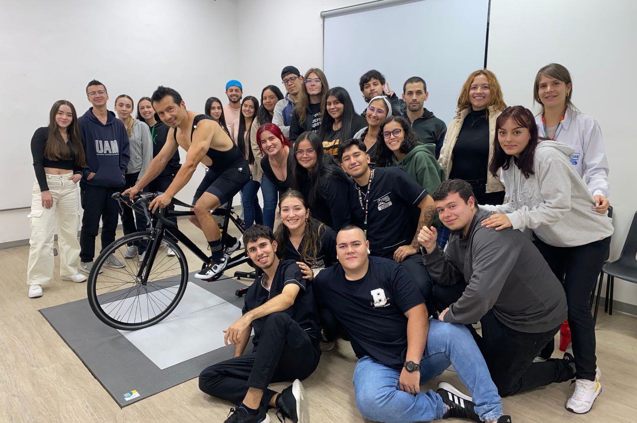 Estudiantes de Ingeniería Biomédica investigan sobre el deporte de alto rendimiento.