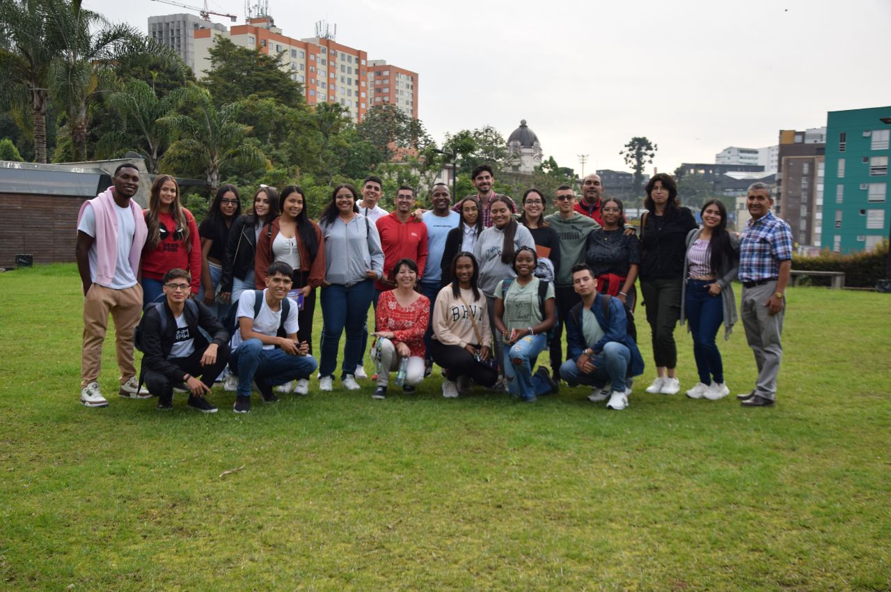 Estudiantes de la Universidad del Valle exploran la UAM 