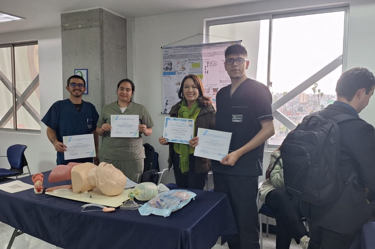 Estudiantes UAM en el SES Hospital Universitario de Caldas.