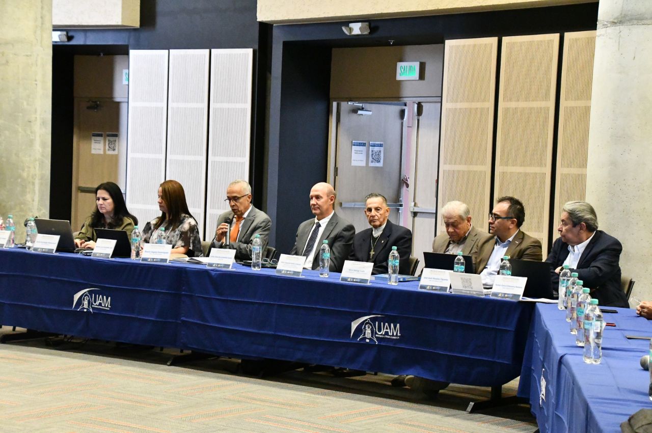 En el Auditorio Mario Calderón Rivera se reunieron los 6 pares académicos que evaluaron a la institución para su proceso de renovación de Acreditación Institucional.