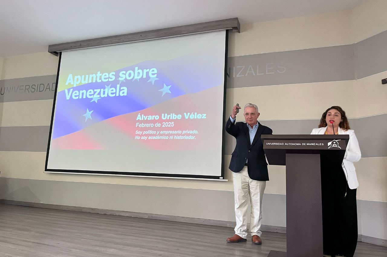 Expresidente Álvaro Uribe Vélez dictó conferencia sobre Venezuela en la UAM