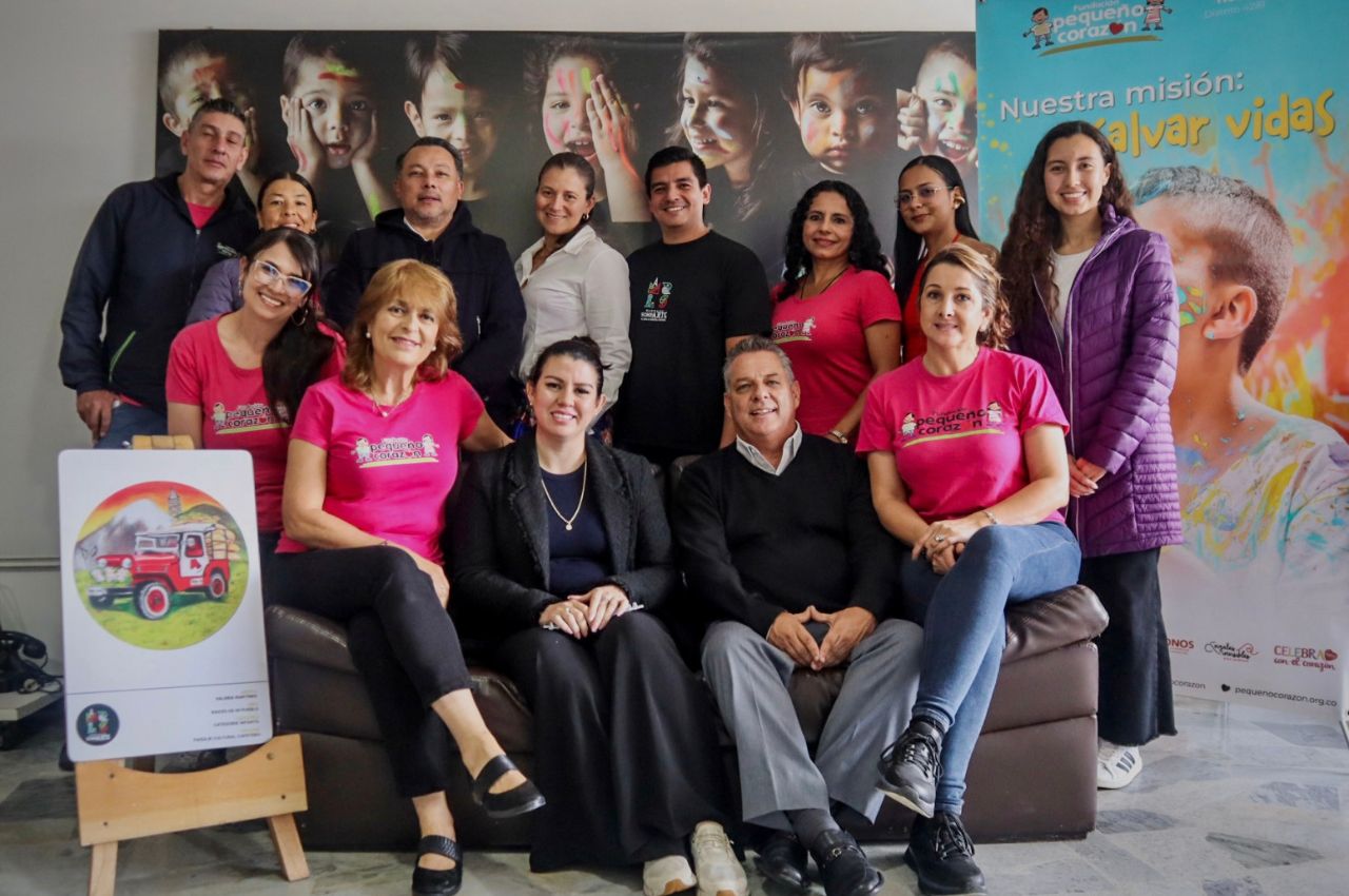 Estudiante de Paz y Competitividad acompañado de personal de la Fundación pequeño corazón