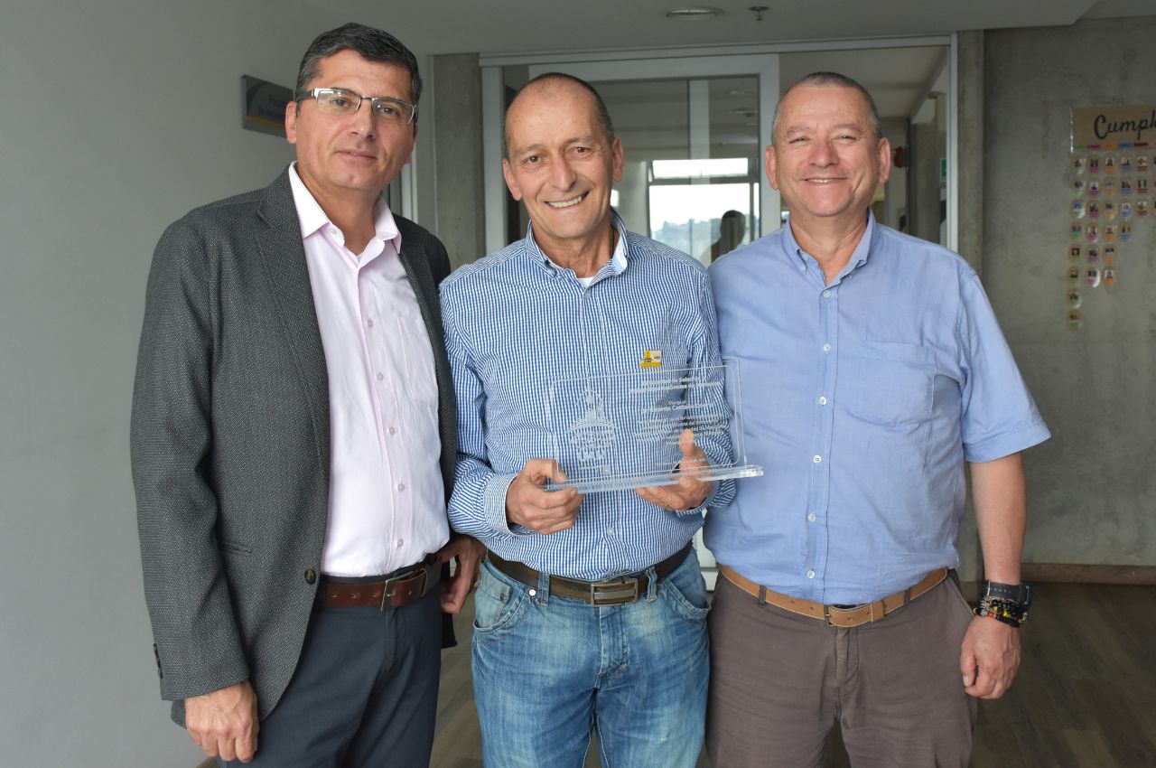 Ricardo Castaño recibe el reconocimiento de la UAM
