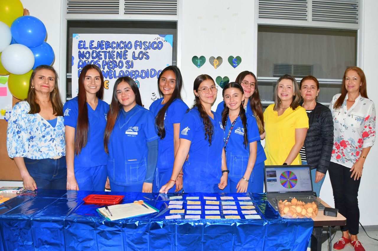 Estudiantes de Fisioterapia con sus docentes explican 7 Tips para cuidar tu salud
