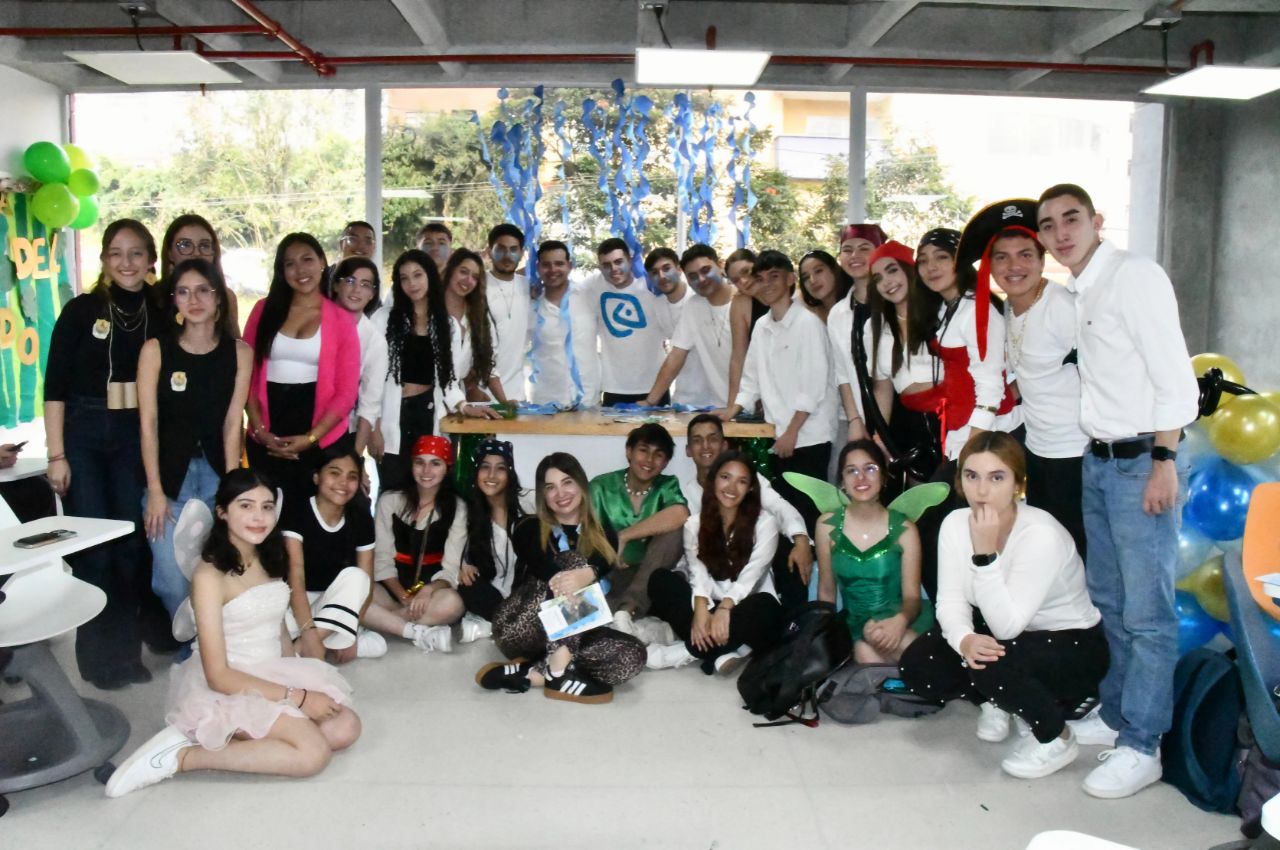 Estudiantes de primer semestre simulan feria internacional de negocios