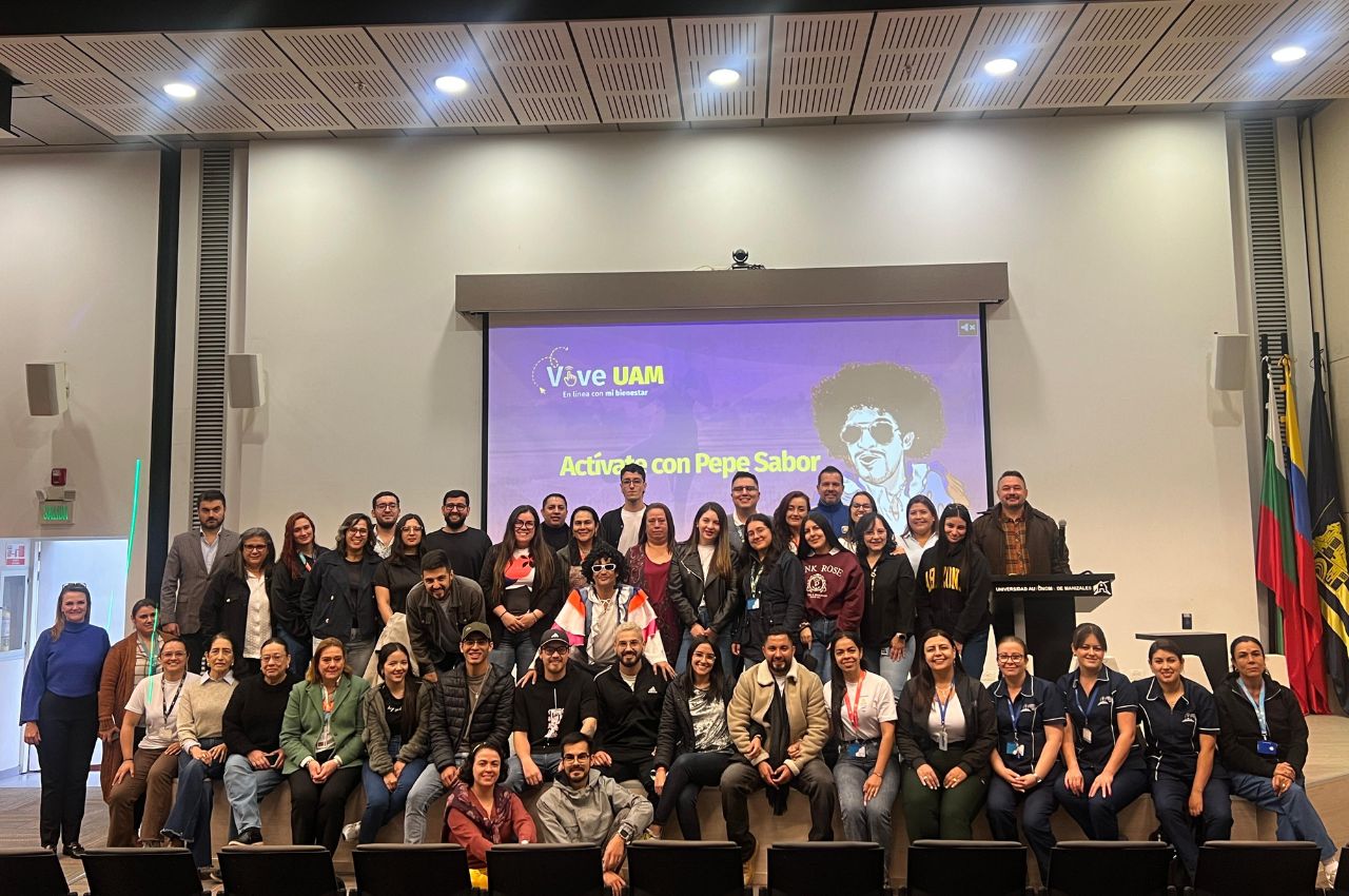 Personas en lanzamiento de Vive UAM