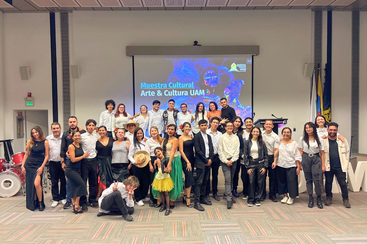 Estudiantes de los talleres de Arte y Cultura. 
