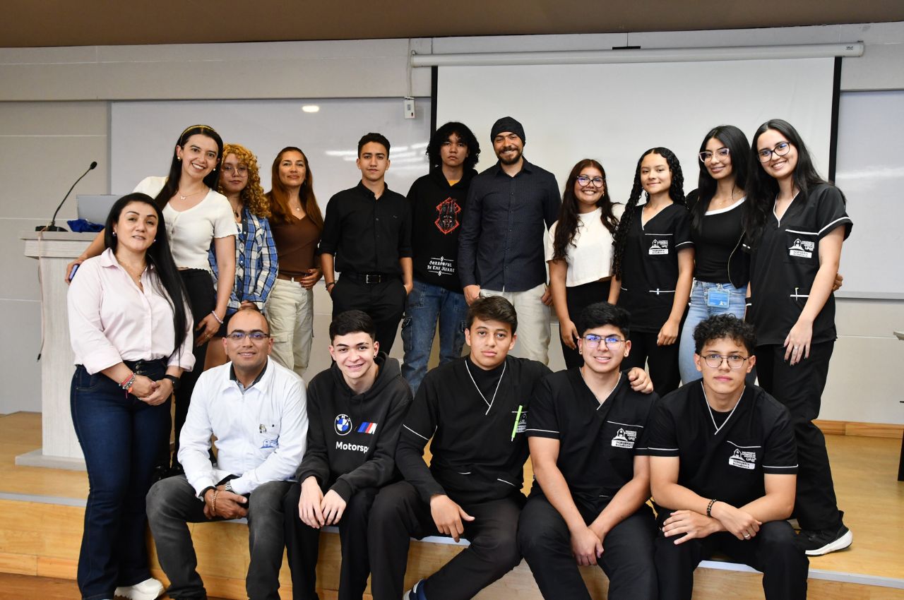 Estudiantes en actividad del BiblioUAM Fest