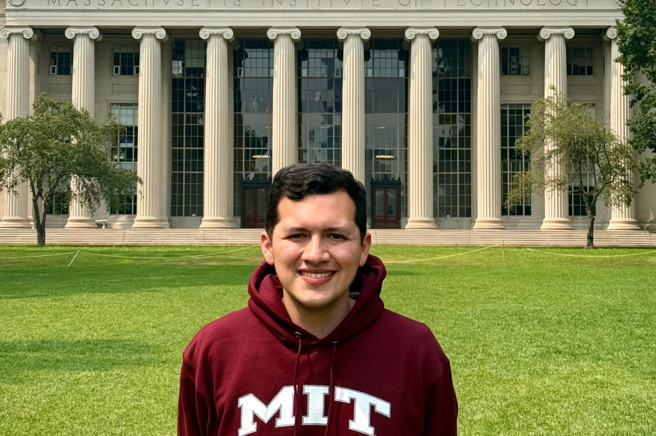 Graduado de Maestría en Ingeniería UAM en el MIT y Harvard Graduado de Maestría en Ingeniería UAM en instalaciones del MIT