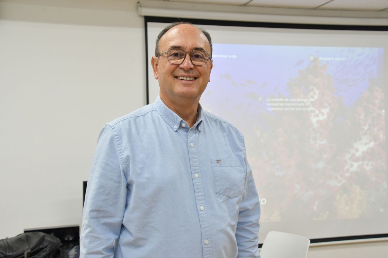 Tertulia Literaria UAM recibió al escritor colombiano Philip Potdevin Philip Potdevin, escritor colombiano