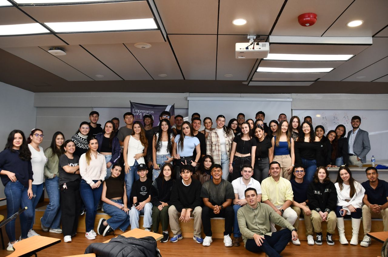 “Empresarios por un Día” con Fundación Bolívar Davivienda y la UAM. Fundación Bolívar Davivienda y la UAM impulsan el liderazgo juvenil en Manizales