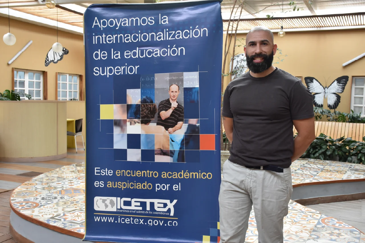 Especialista chileno fortalece la formación en rehabilitación deportiva