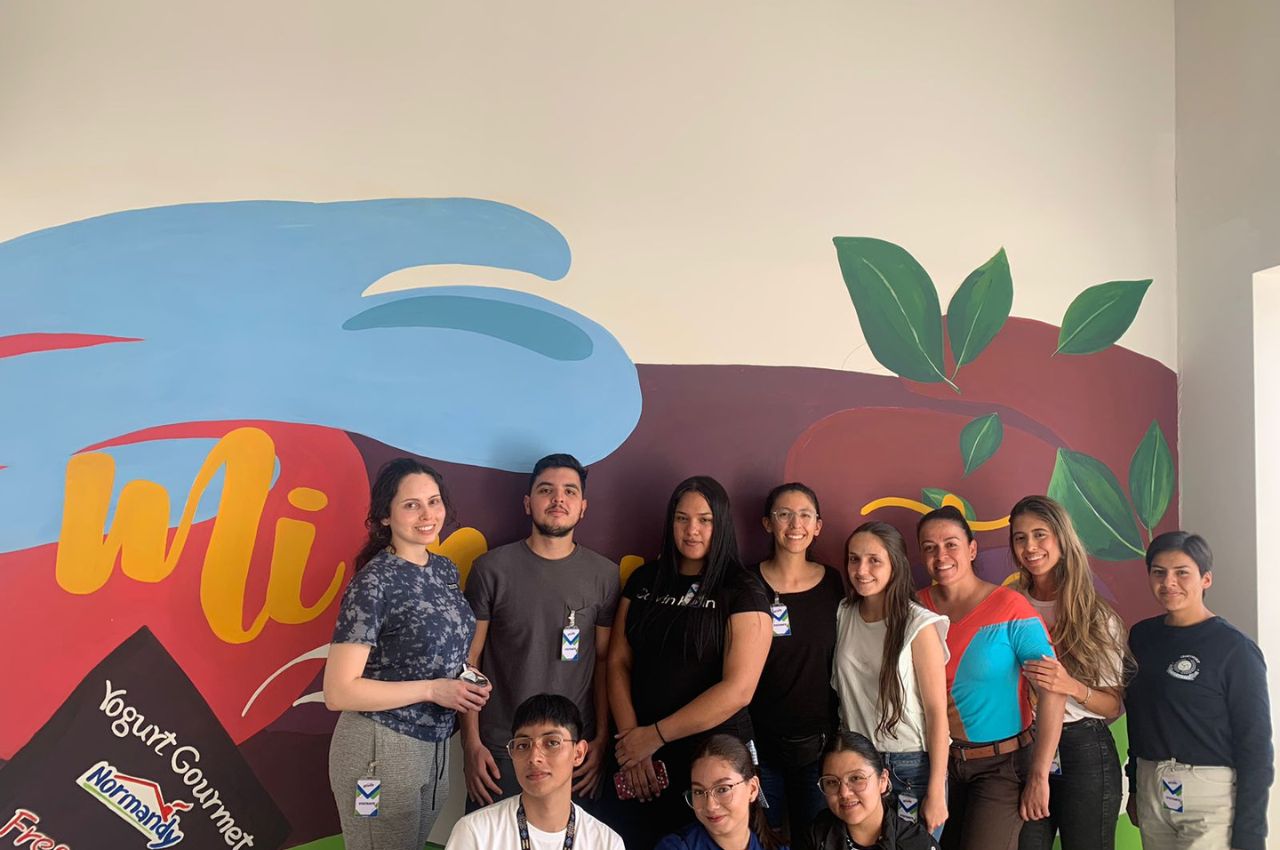 Estudiantes Delfín visitan empresas de Manizales