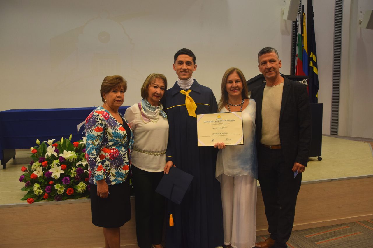 Familiares graduados de la UAM