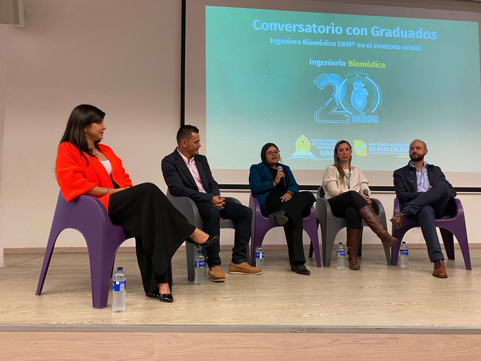 Conversatorio con graduados de Ingeniería Biomédica.