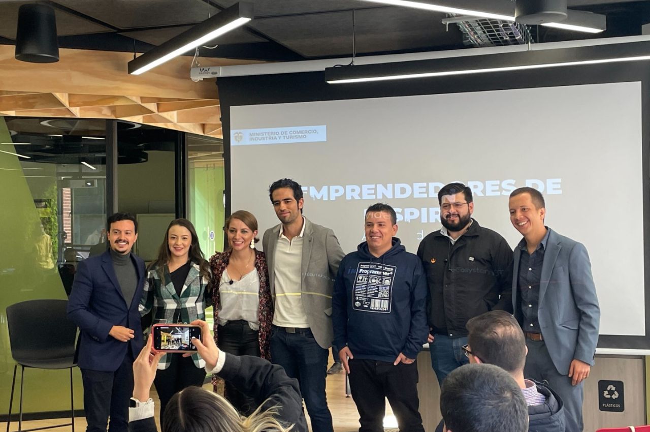 Estudiante del Doctorado en Ingeniería participa en evento de incubación