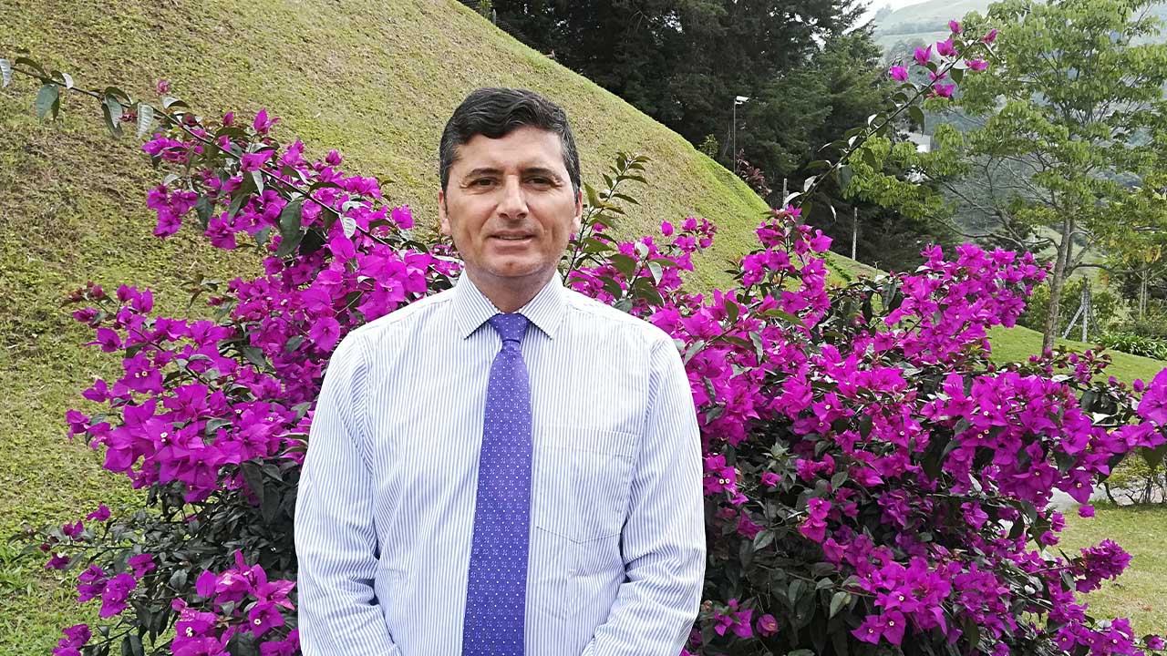 Julio Ernesto Pérez Parra, profesor asociado del Departamento de Movimiento Human