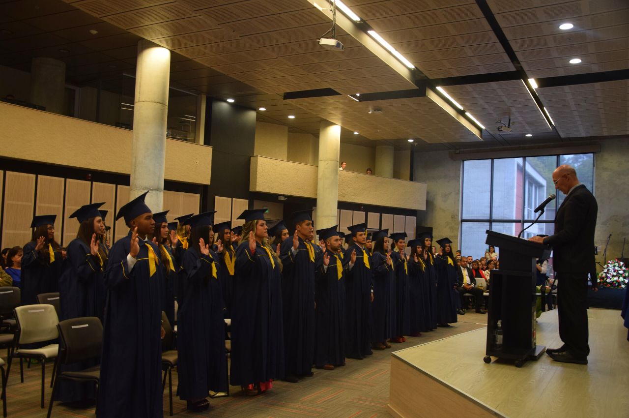  Graduados UAM ejercerá sus labores con idoneidad y ética