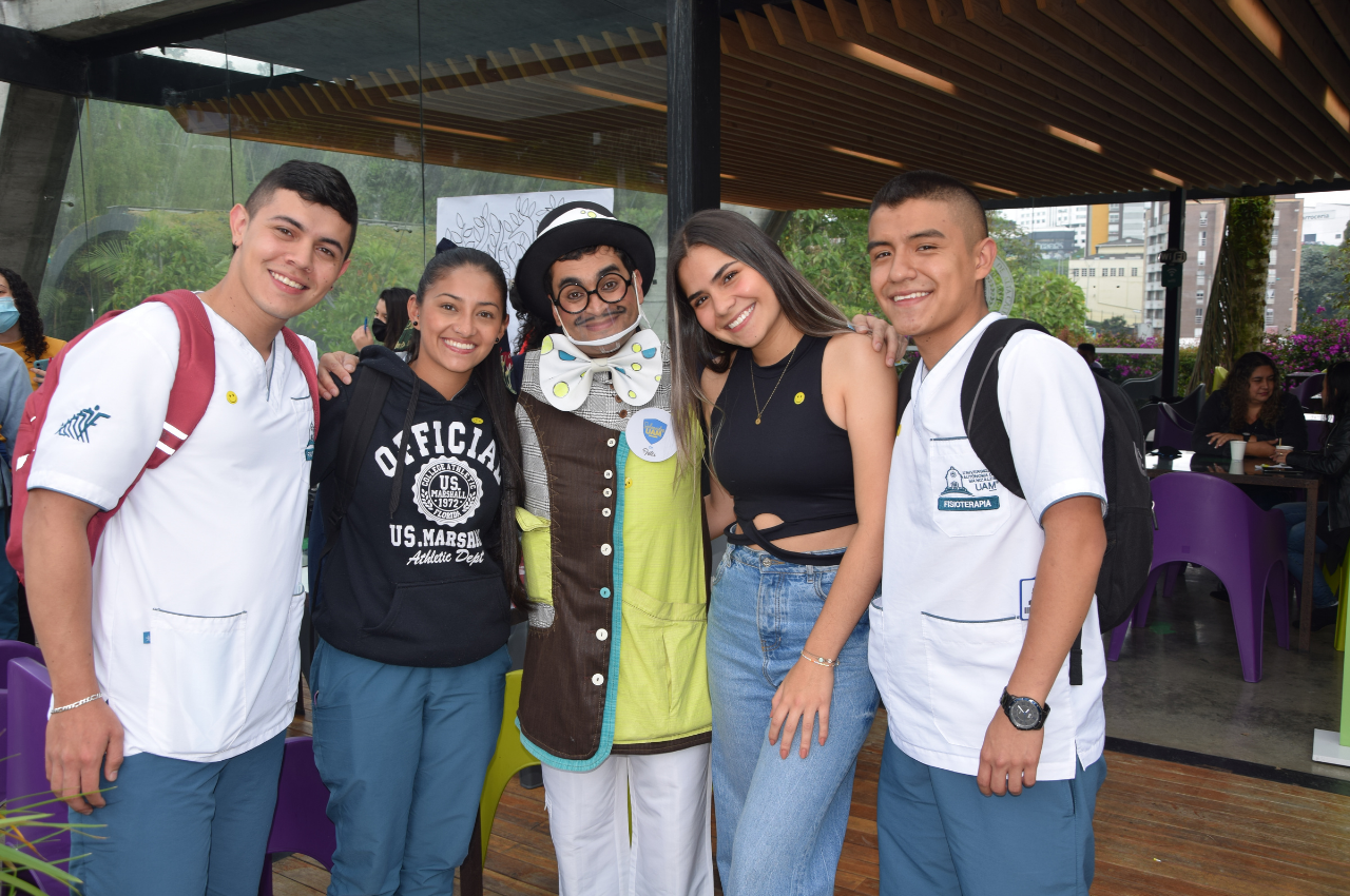 estudiantes UAM con Félix UAM