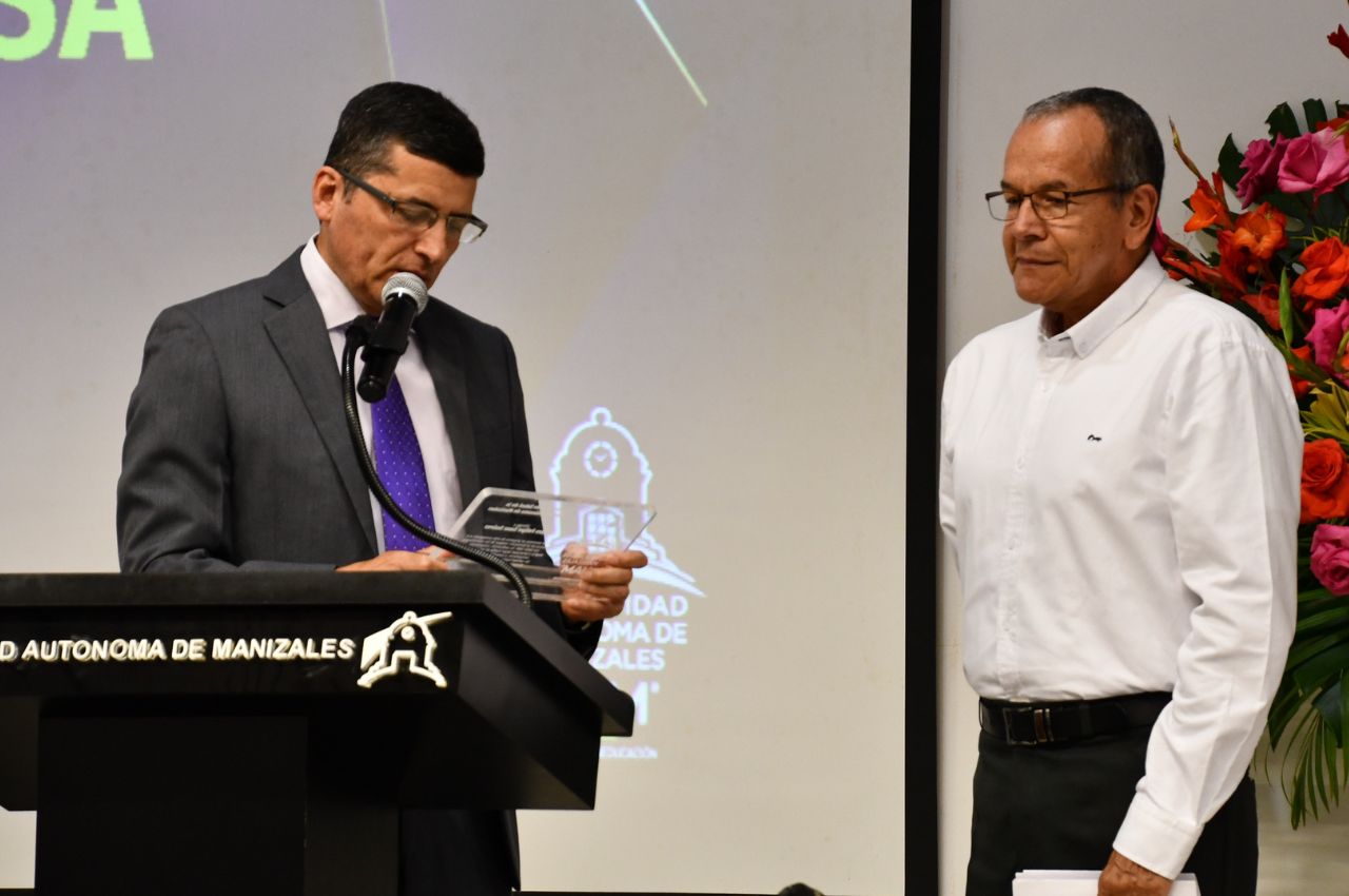 Homenaje al docente Pedro Felipe Sanz Suarez