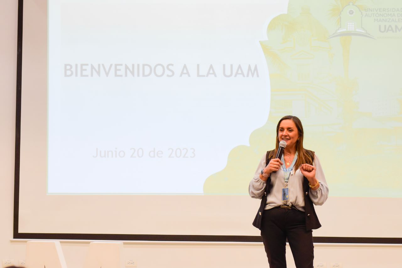 María del Carmen explicó el proceso de las pasantías de investigación