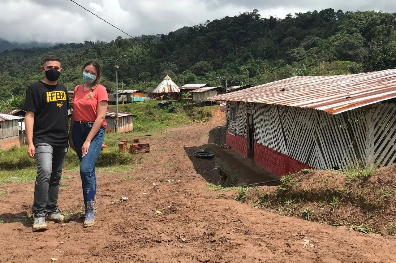 Pareja en una vereda son beneficiados por el proyecto P&C en los territorios