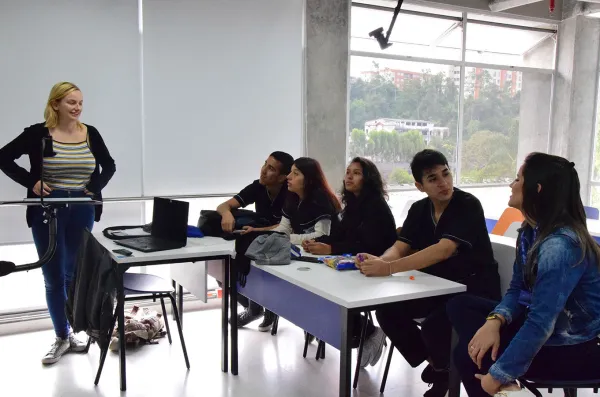 Alice apoyó todos los Programas de Proyección del Instituto de Idiomas