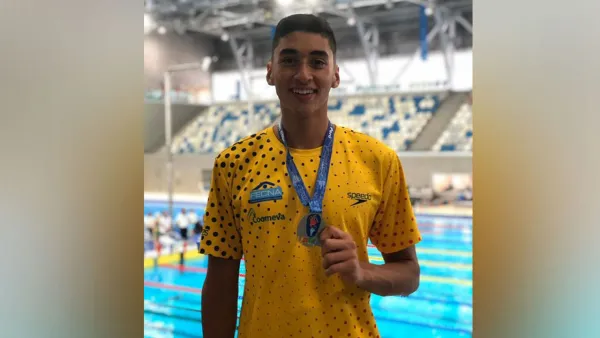 deportista de Natación- Simón Pereira Muñoz, estudiante del programa Negocios Internacionales de la Universidad Autónoma de Manizales uam