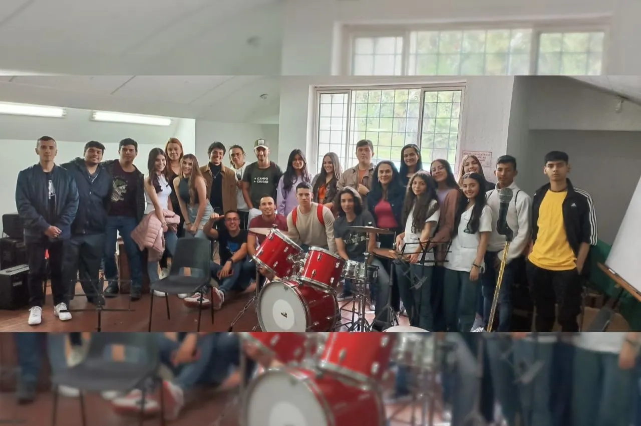 Estudiantes en la unidad de arte y cultura UAM