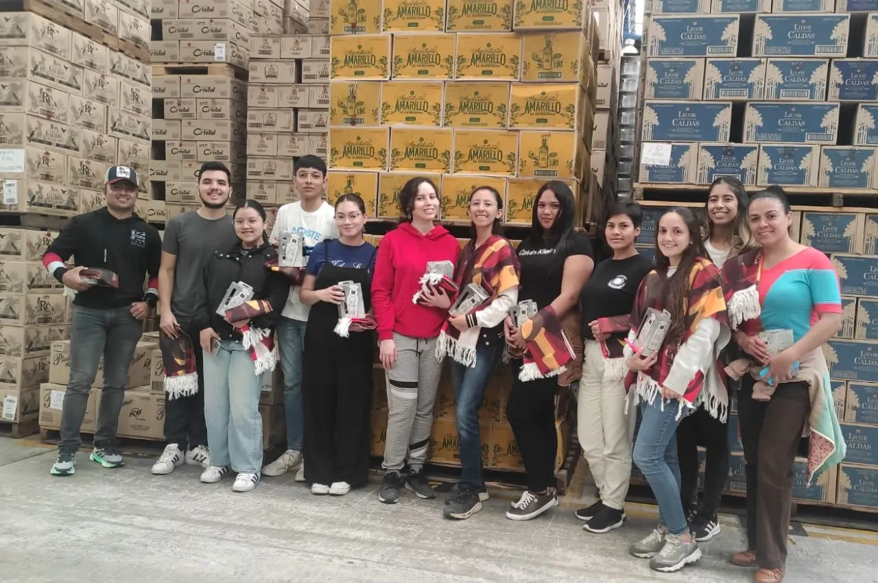 Estudiantes Delfín visitan empresas de Manizales