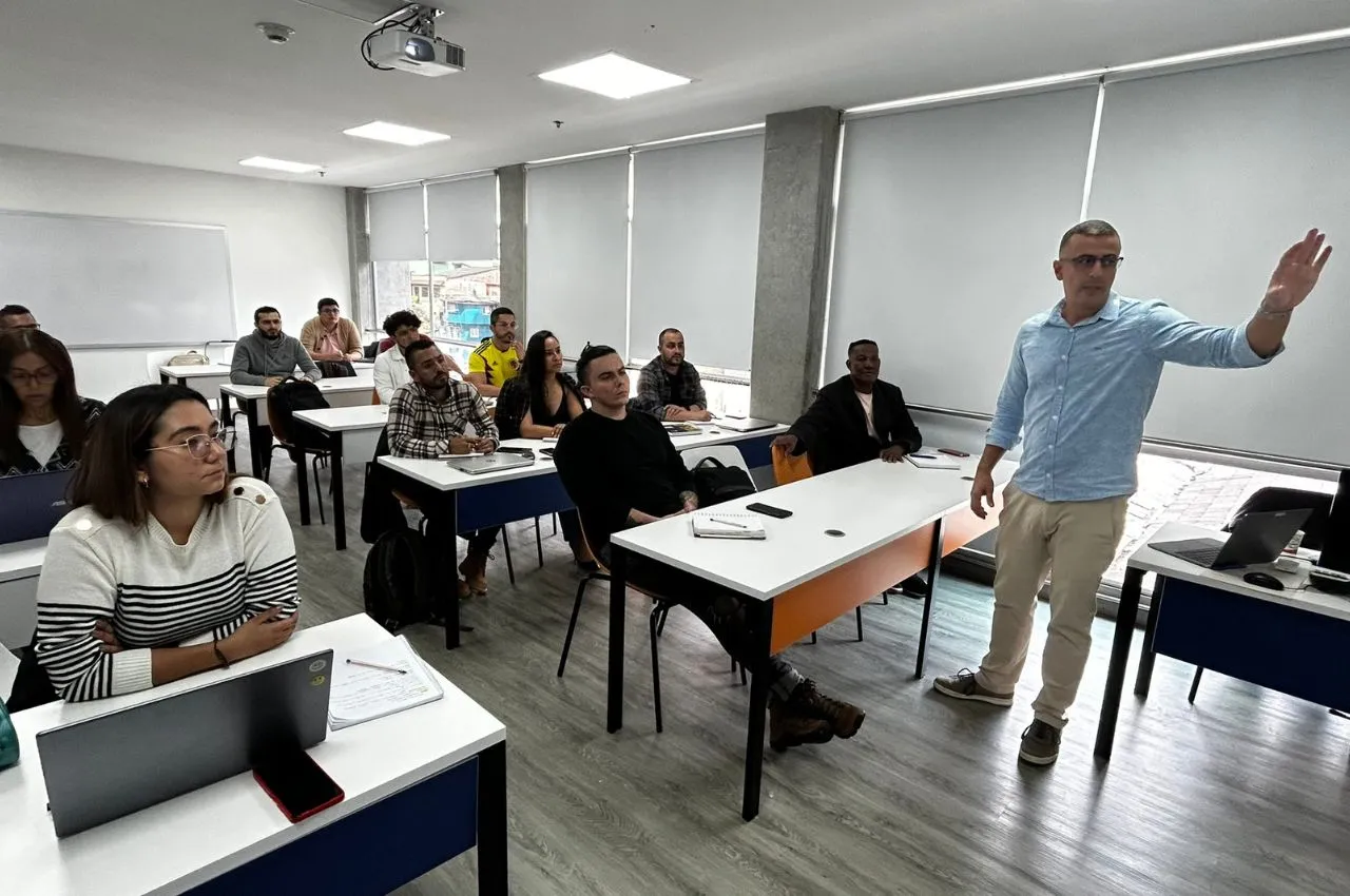 Maestría en Desarrollo Regional y Planificación del Territorio recibe docente brasilero.