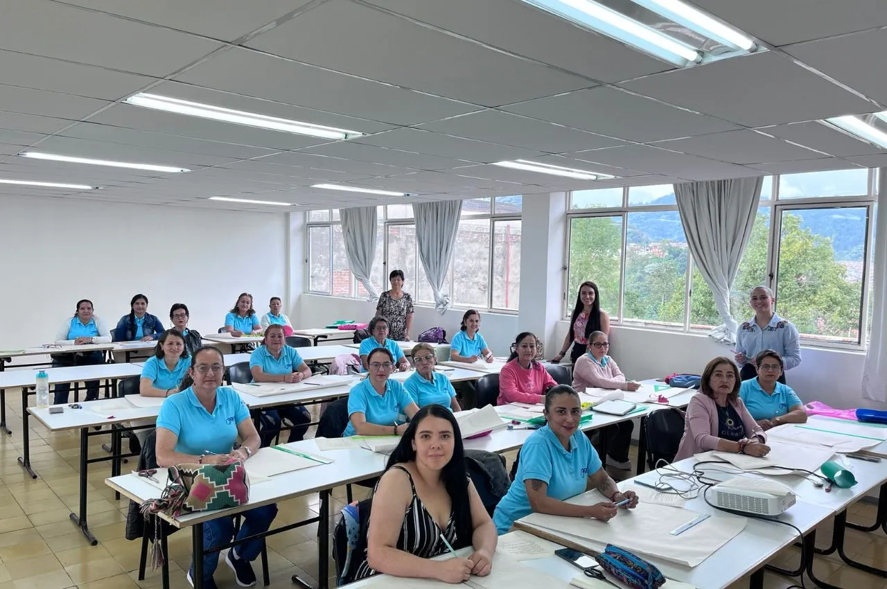 Mujeres que fluyen: Empoderamiento femenino y economía circular en Manizales.