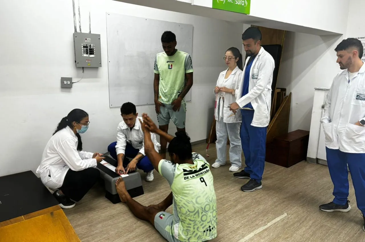 Investigación en la UAM busca prevenir lesiones en futbolistas.