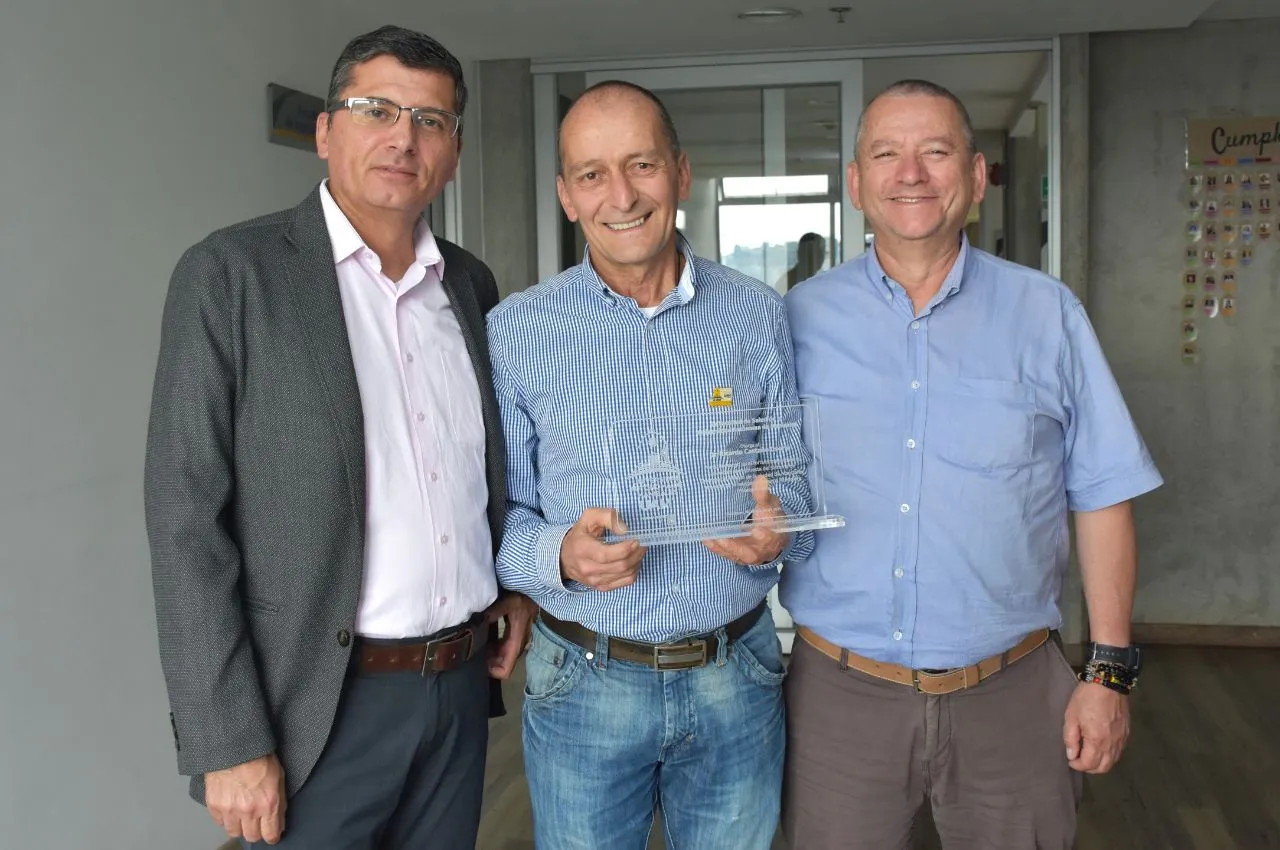 Ricardo Castaño recibe el reconocimiento de la UAM
