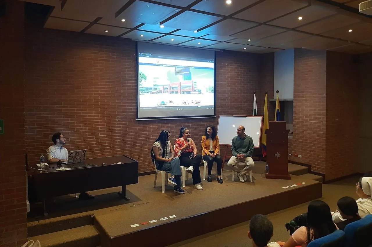 Jorge Armando Gutiérrez Bahamón, graduado UAM en evento internacional.