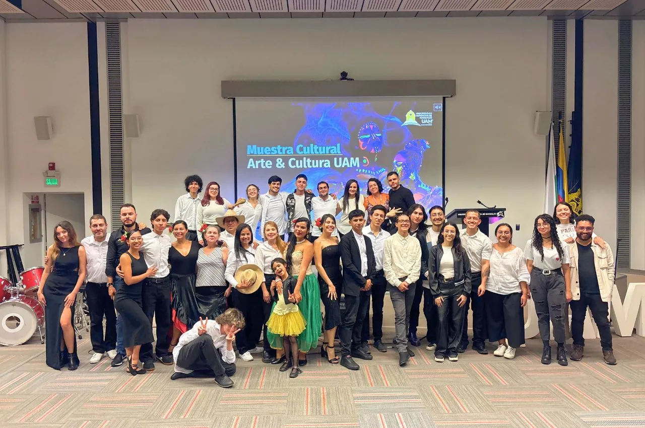 Estudiantes de los talleres de Arte y Cultura. 
