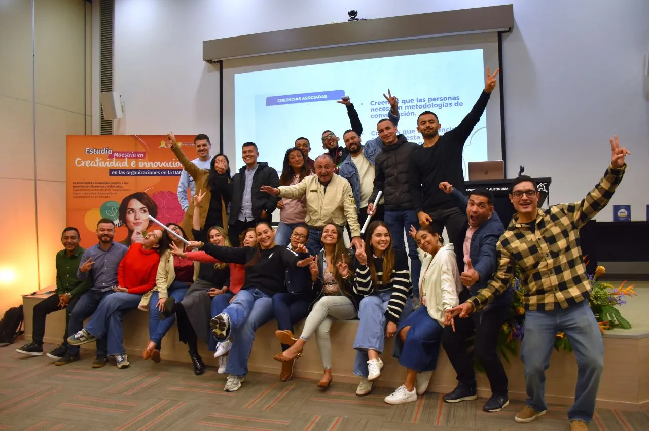 Trabajadores en el Taller de Creatividad