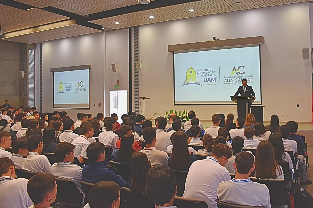 Estudiantes en la inducción de UTC