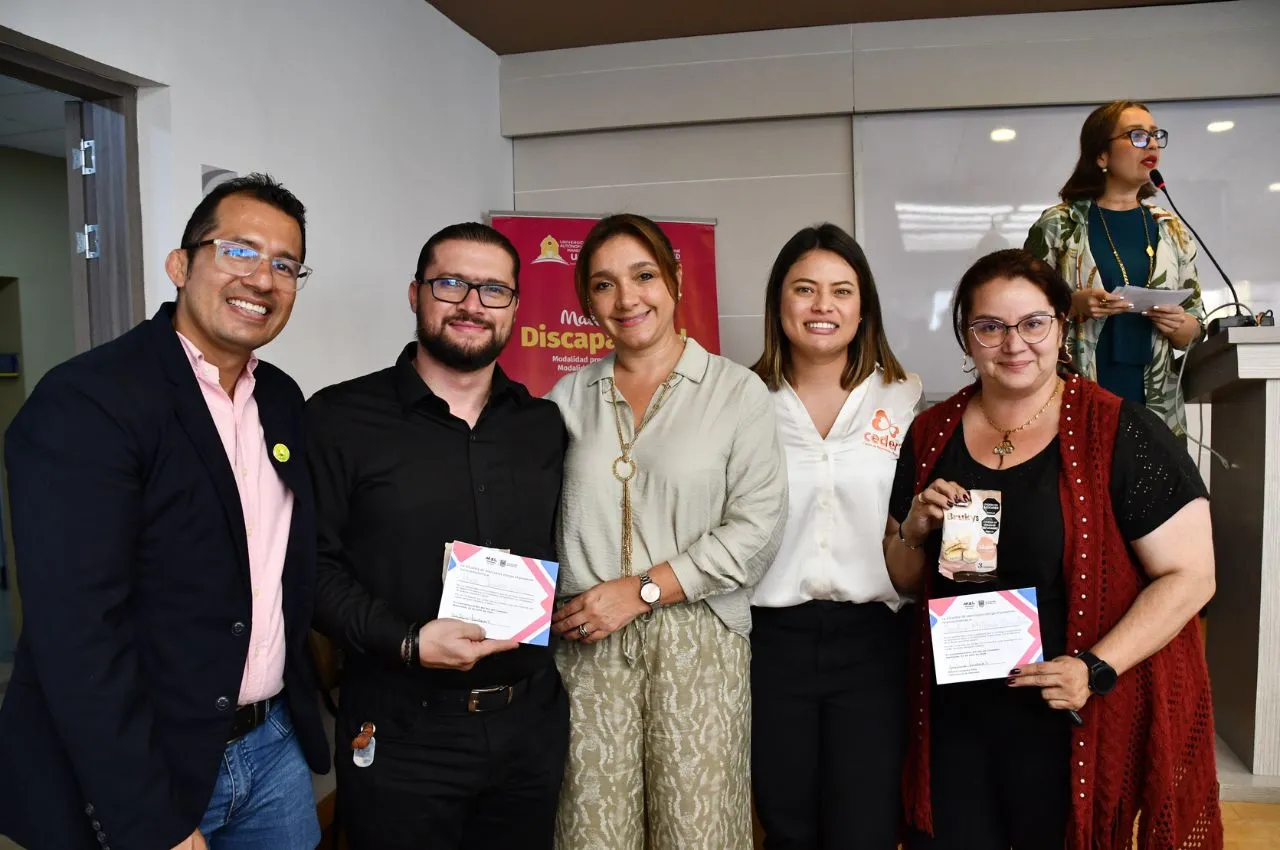 Personas celebran Día del cuidador en la UAM, la Alcaldía y el CEDER