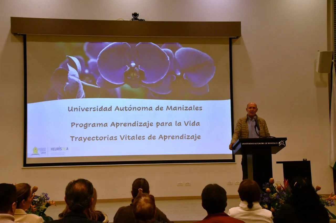 Rector UAM presentando nuevo proyecto