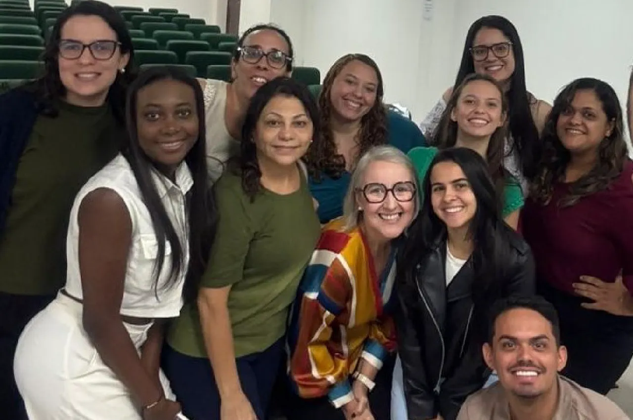 Estudiante de Maestría en Discapacidad UAM con grupo de trabajo