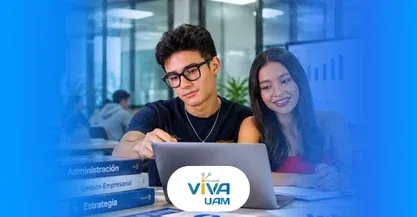 Estudiantes de administración de empresas estudiando 