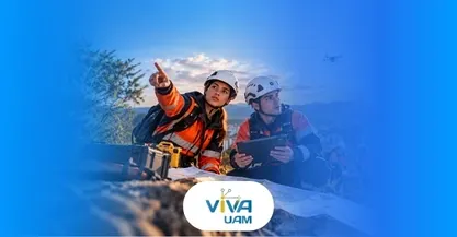 rescatistas en campo abierto donde se ve una ambulancia de fondo