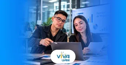 pareja de estudiantes de la tecnología en gestión de negocios
